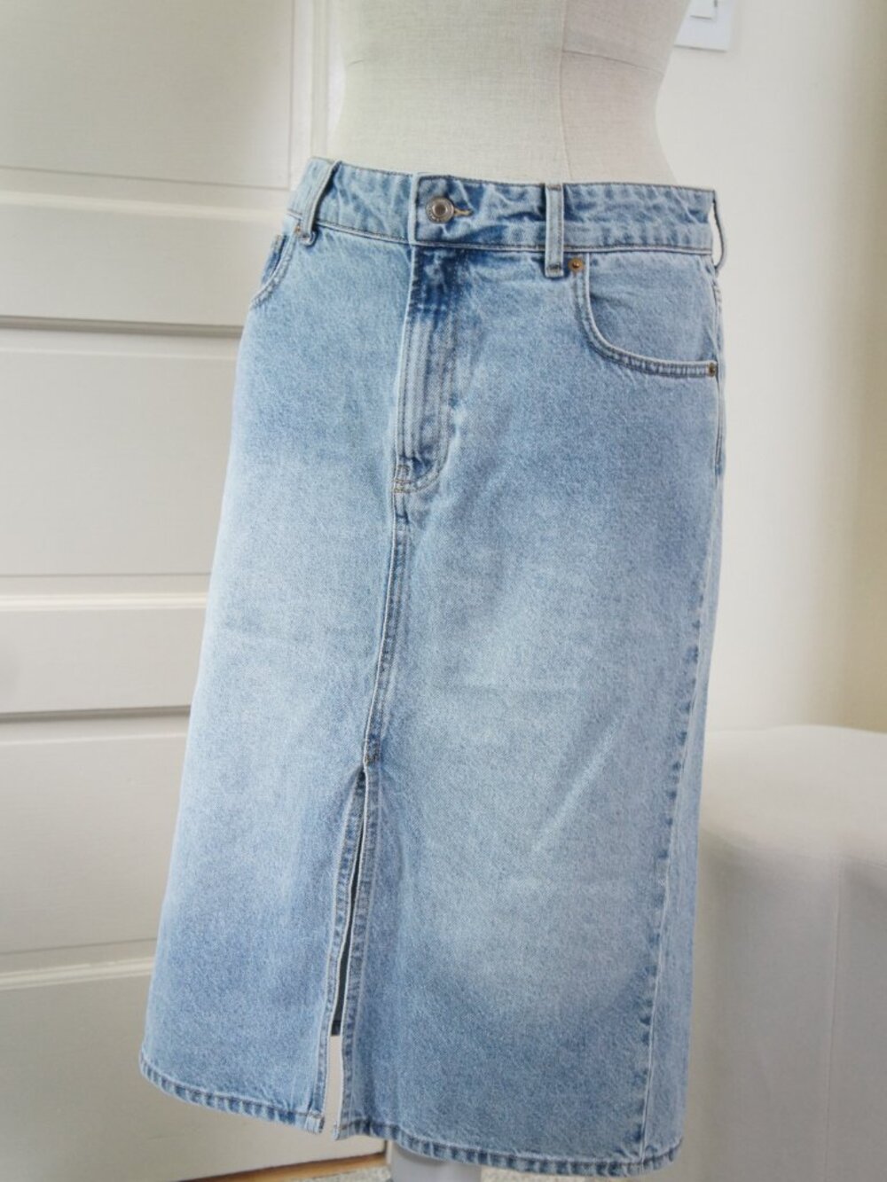 H&M Light Blue Denim Midi Skirt with Front Slit Size 6 NWT - Picture 7 of 12